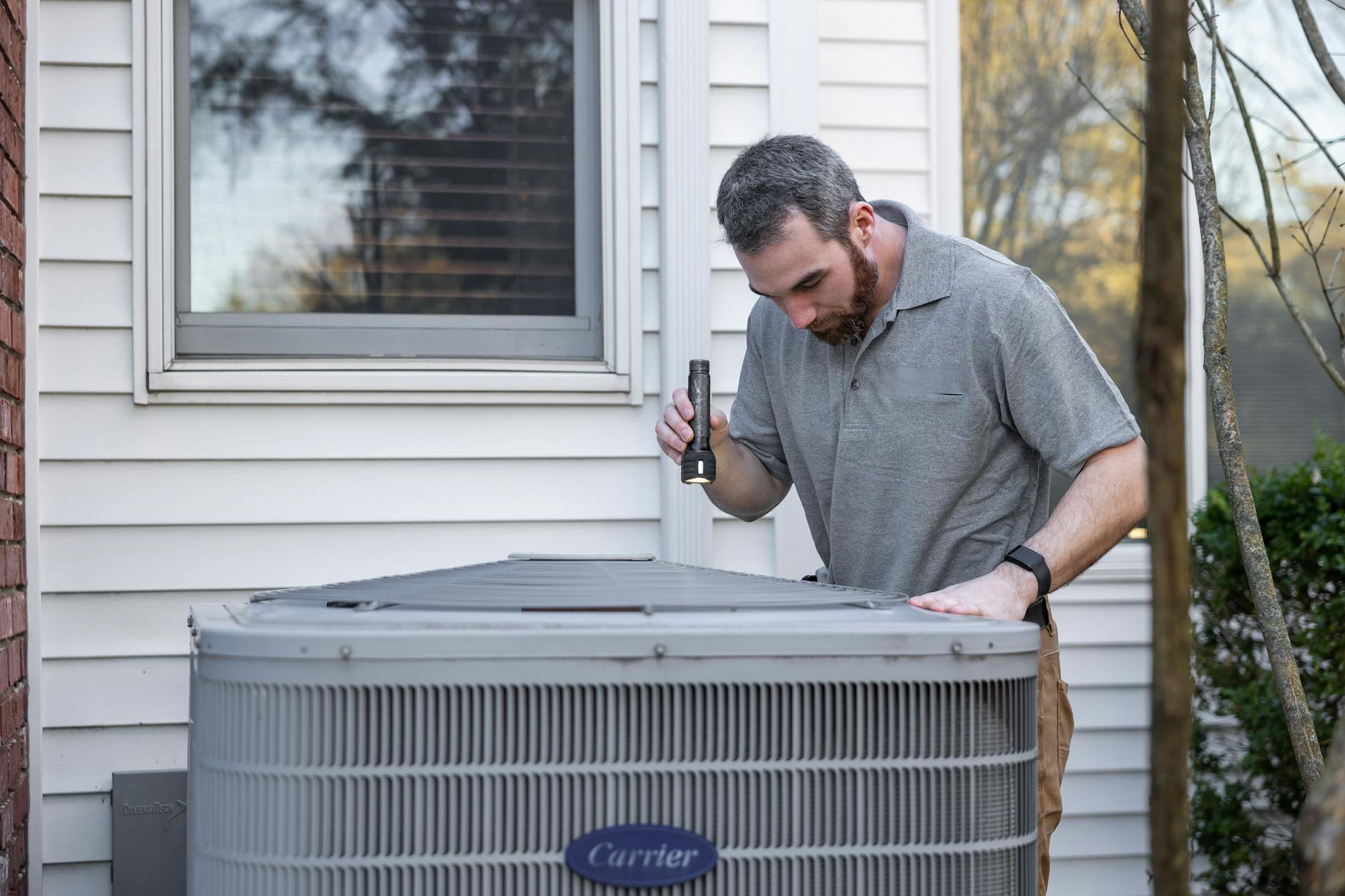 A technician explaining the moisture reading results to a concerned homeowner in Argusville.